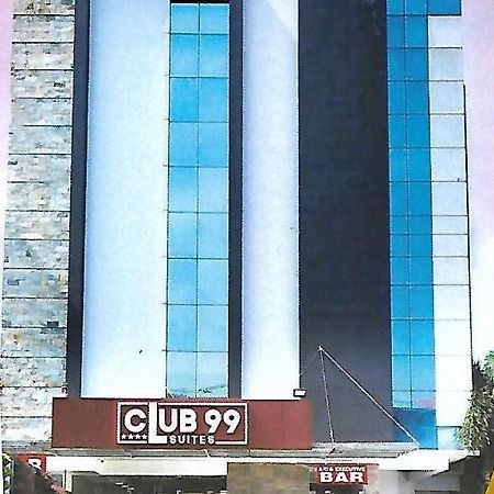 Club 99 Suites Kochi Buitenkant foto