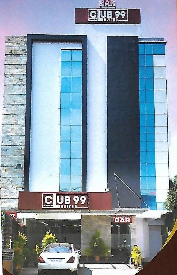 Club 99 Suites Kochi Buitenkant foto